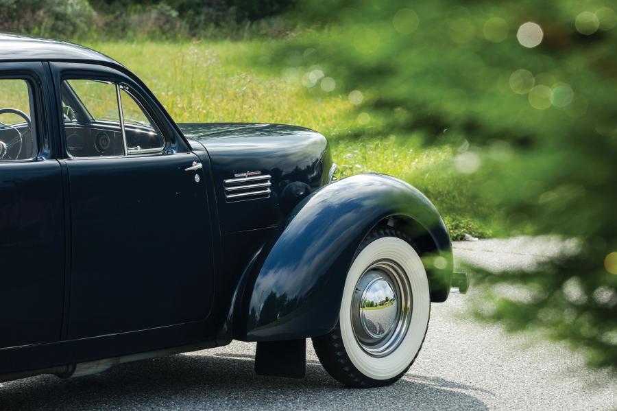 Детали экстерьера Graham Model 113 Custom Hollywood Supercharged Sedan 1941 года  (фото 10 из 53)